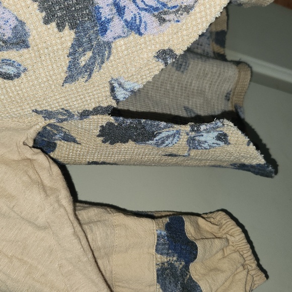 Free People Flower Patch Thermal Top Blue Roses Cream Floral XS Sweater Blouse - Picture 11 of 16